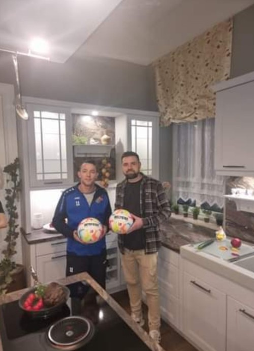 Taube - Der Küchenprofi sponsort neue Spielbälle
